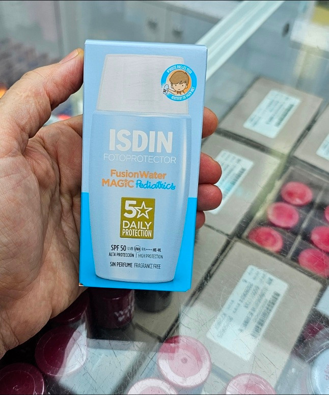 ضدآفتاب کودکان اصلی Fusion Water fusion water pediatrics spf 50 اصلی به تضمین اصالت کالا